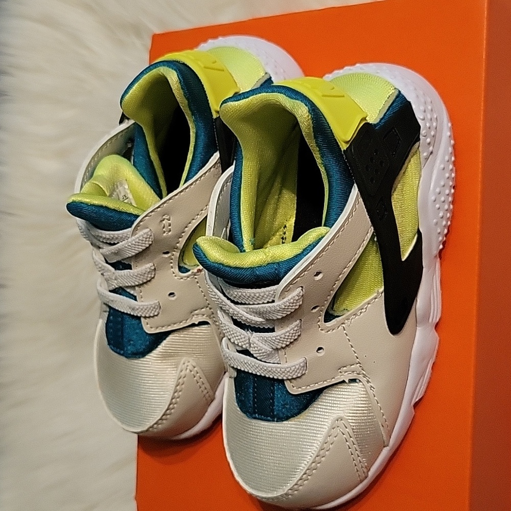 NWT Nike Sneakers